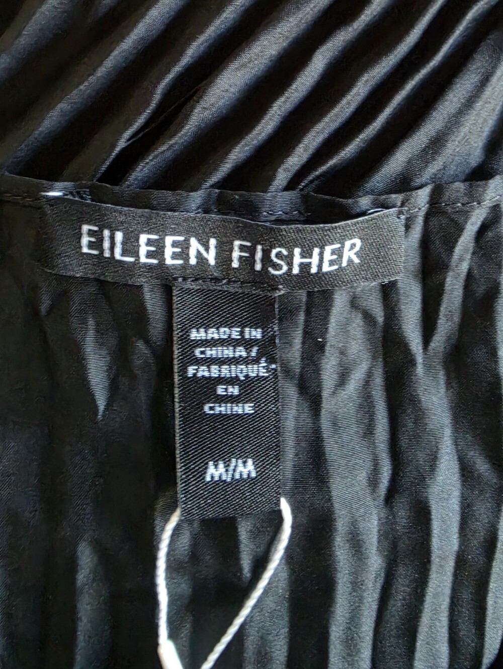 Eileen Fisher Silk Crushed Elegant Top Cap Sleeves Funnel Neck Black Medium NEW - Picture 2 of 11